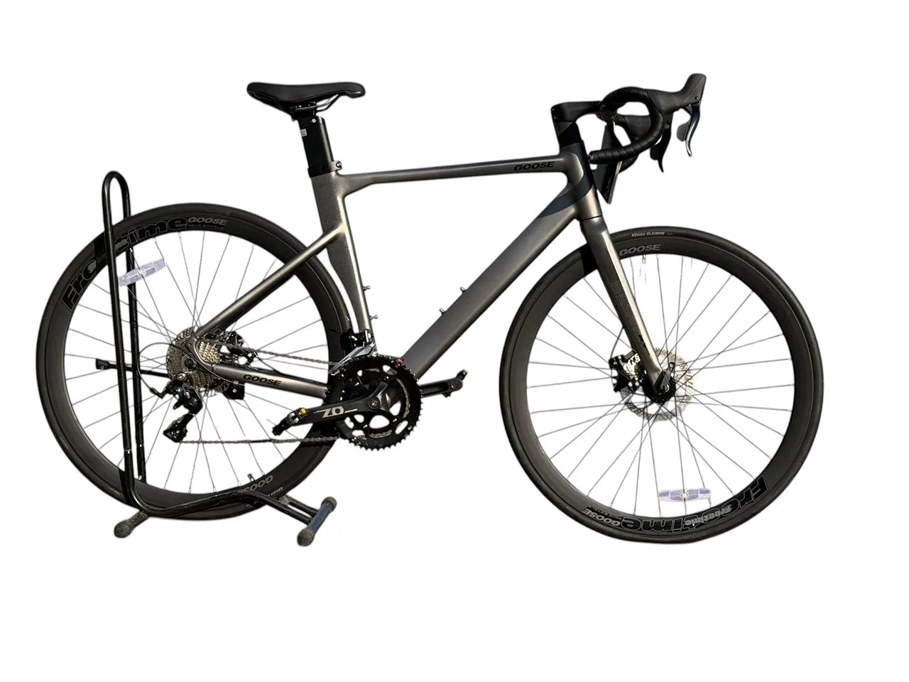 Goose şosse 28 qara